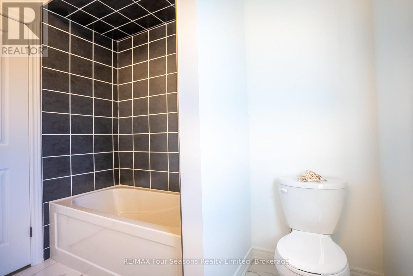 33 Kerr Street, Collingwood, Ontario  L9Y 4B6 - Photo 22 - S13056250