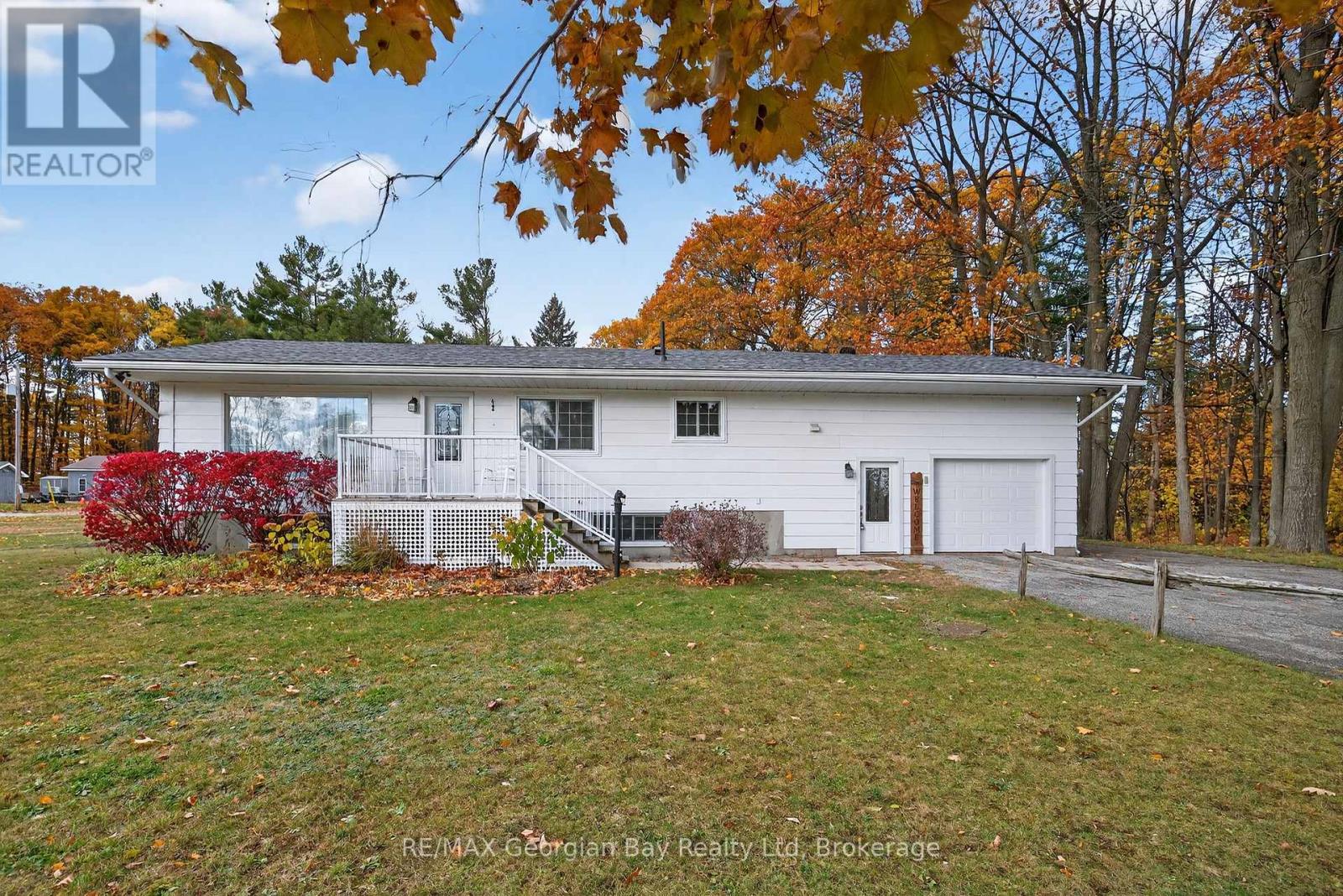 1034 PINE GROVE ROAD, Penetanguishene, Ontario