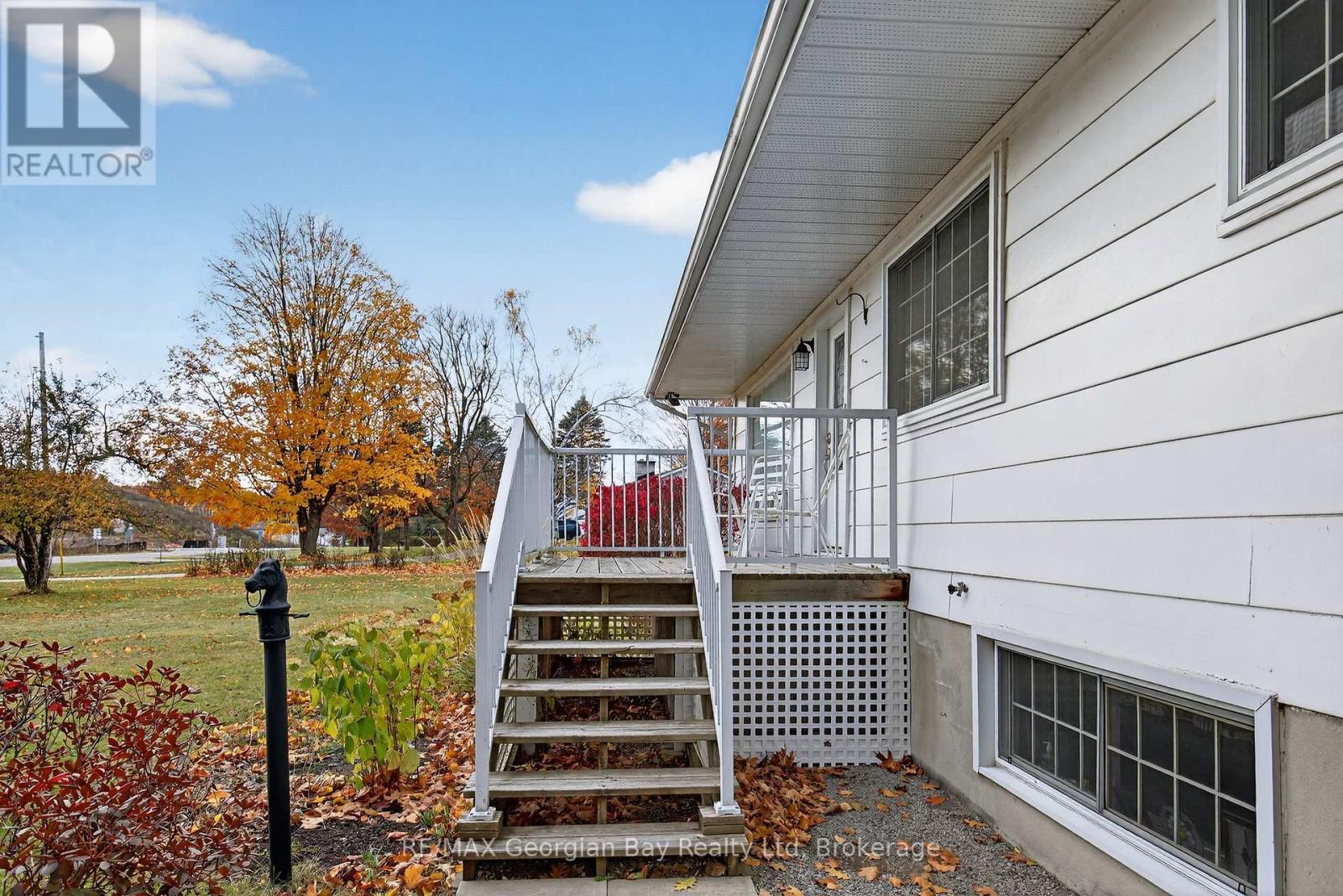 1034 Pine Grove Road, Penetanguishene, Ontario  L9M 2B5 - Photo 2 - S13056360