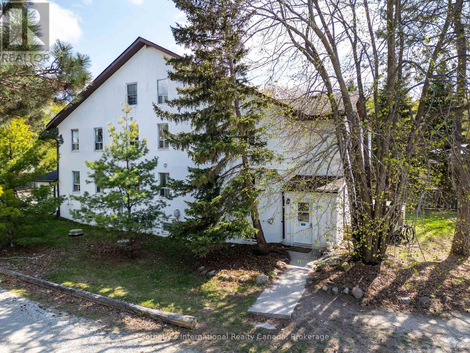 210 Arlberg Crescent, Blue Mountains, Ontario  L9Y 0M1 - Photo 1 - X13056288