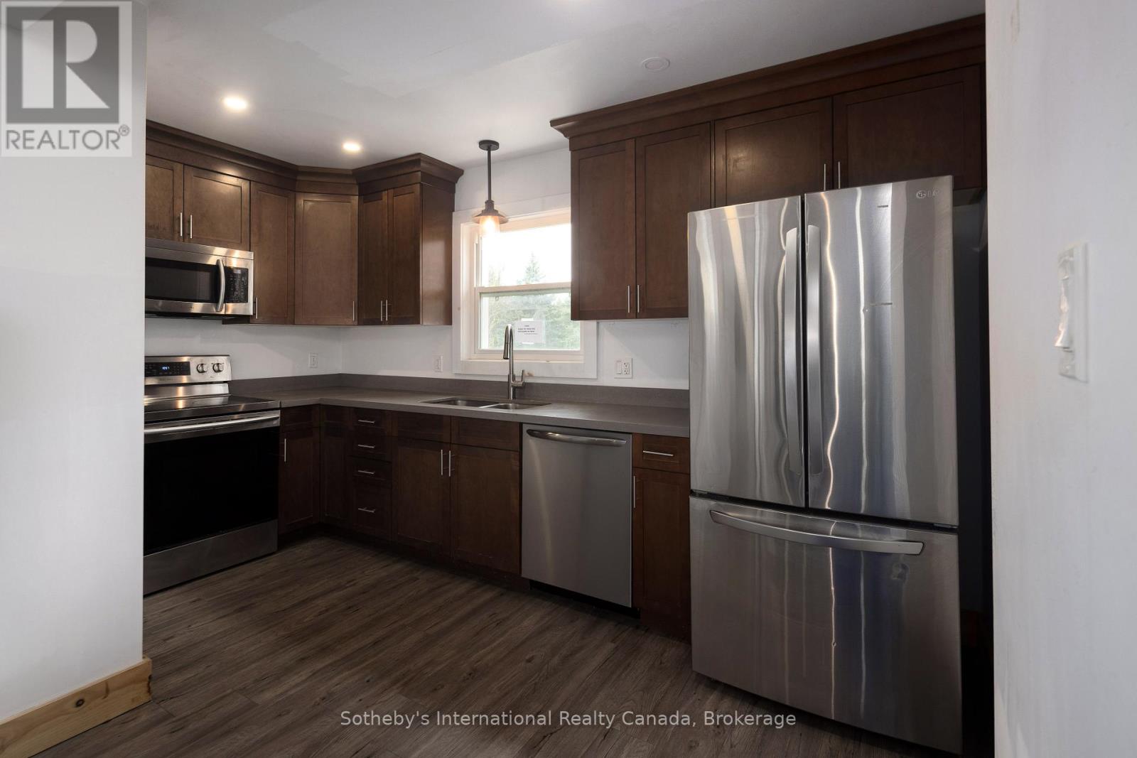 210 Arlberg Crescent, Blue Mountains, Ontario  L9Y 0M1 - Photo 15 - X13056288