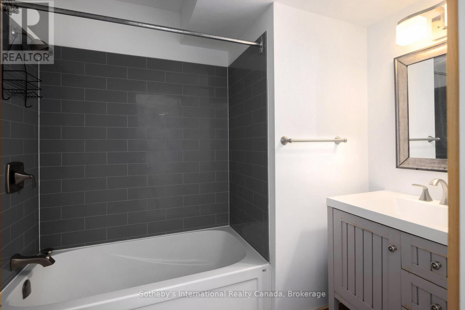 210 Arlberg Crescent, Blue Mountains, Ontario  L9Y 0M1 - Photo 22 - X13056288