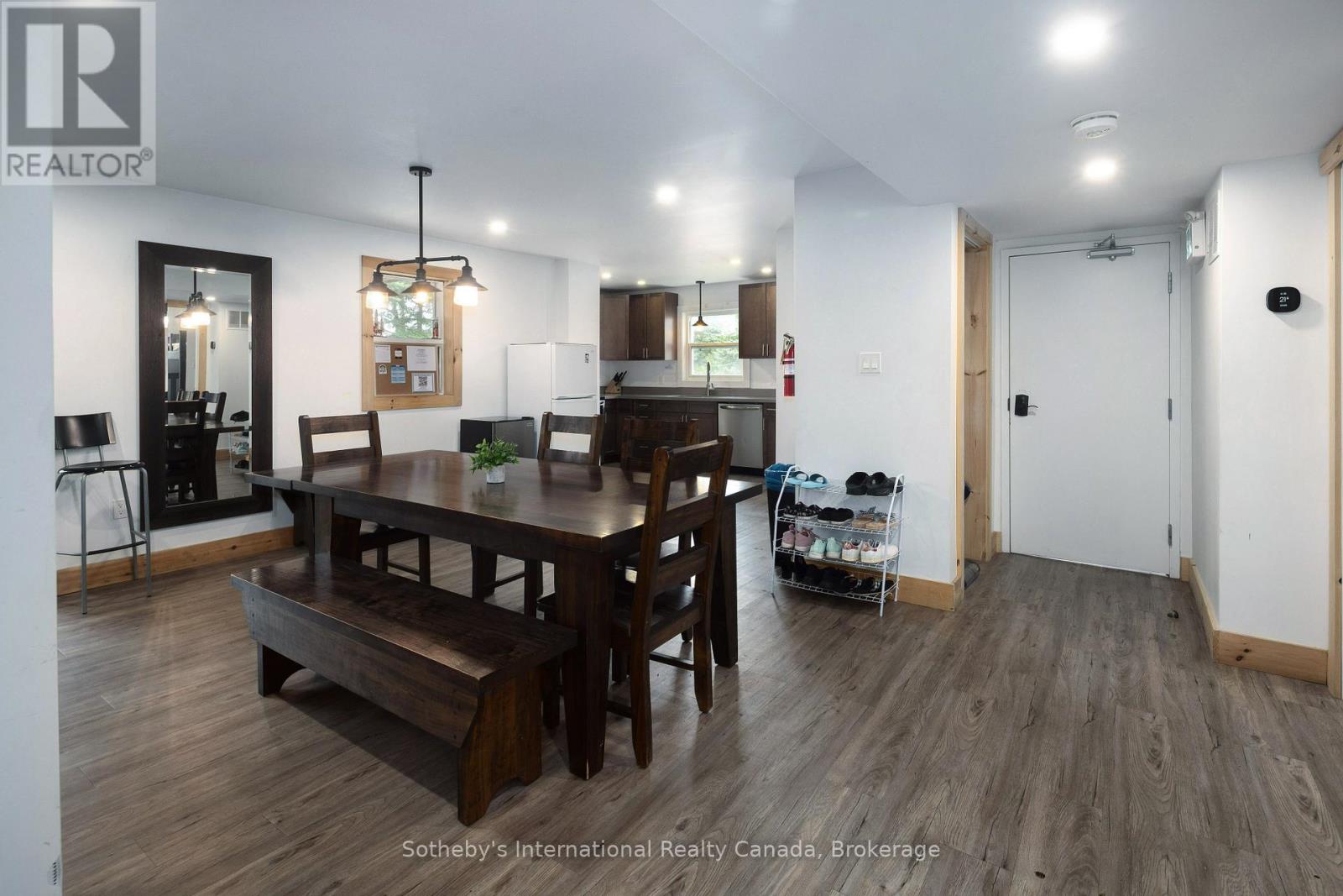 210 Arlberg Crescent, Blue Mountains, Ontario  L9Y 0M1 - Photo 4 - X13056288