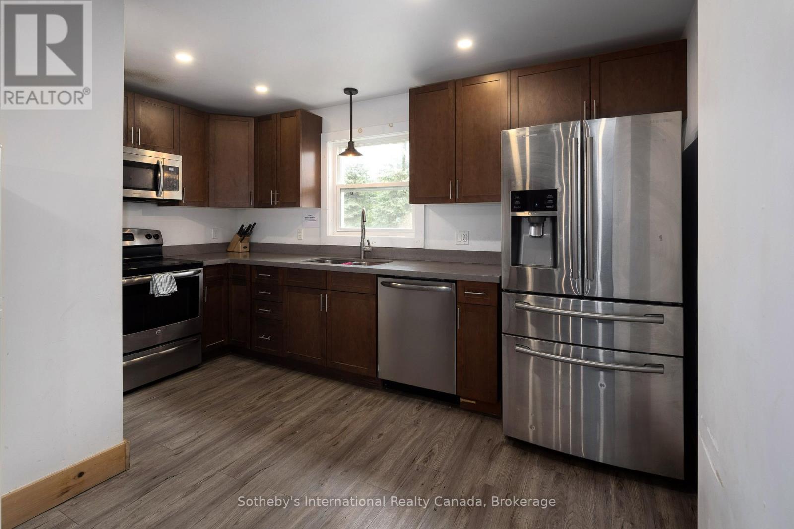 210 Arlberg Crescent, Blue Mountains, Ontario  L9Y 0M1 - Photo 5 - X13056288