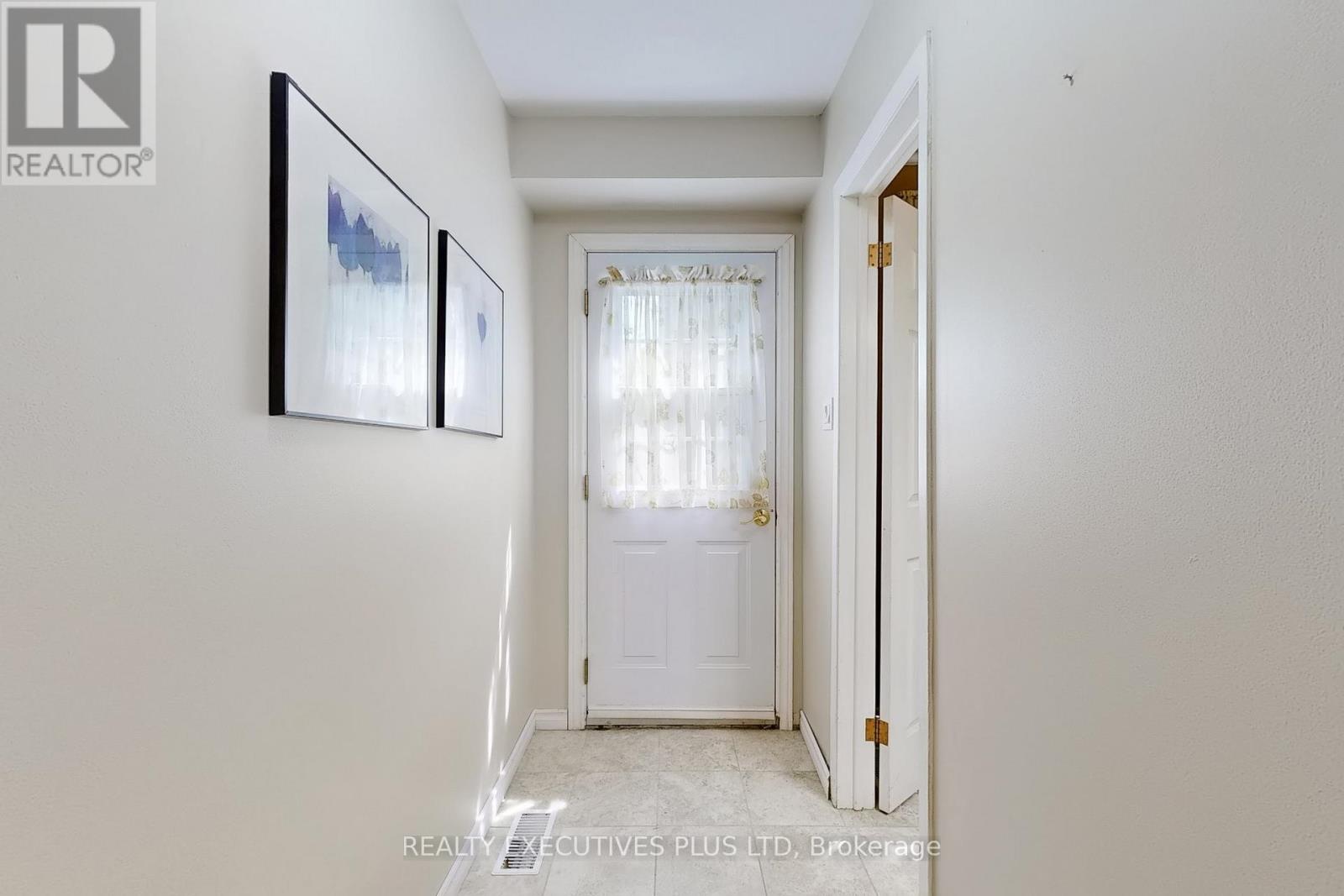 1304 Wharf Street, Pickering, Ontario  L1W 1A4 - Photo 12 - E13056254