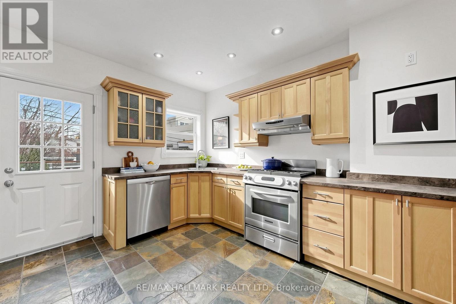 145 Wildwood Crescent, Toronto, Ontario  M4L 2K9 - Photo 8 - E13056266