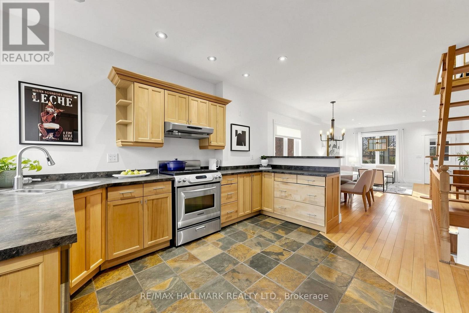 145 Wildwood Crescent, Toronto, Ontario  M4L 2K9 - Photo 9 - E13056266