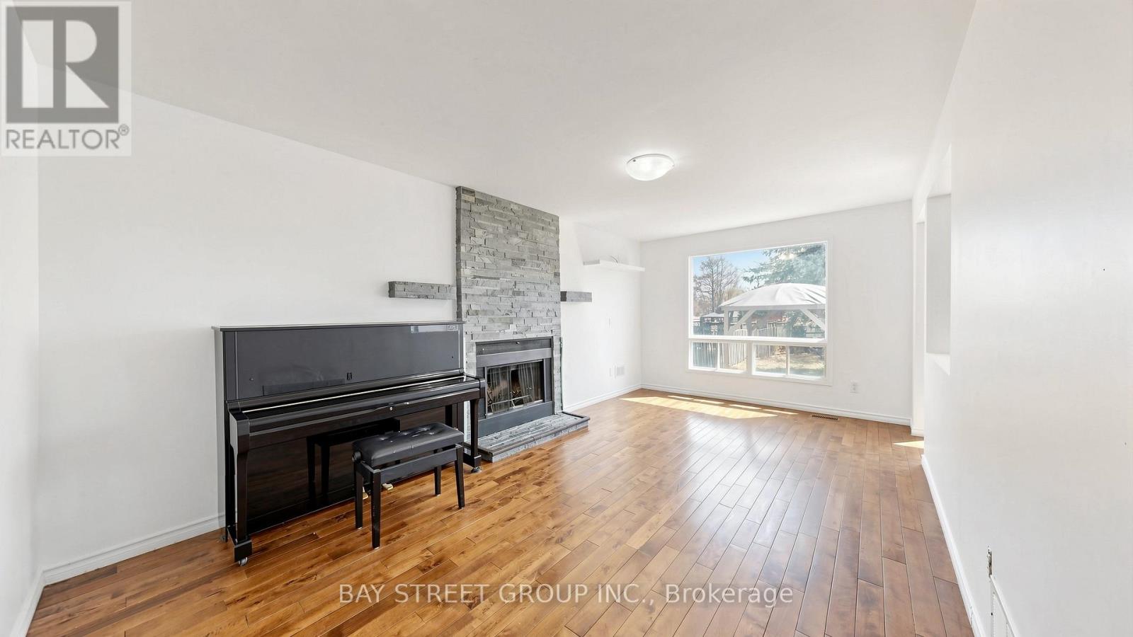 985 Linden Street, Innisfil, Ontario  L9S 1W4 - Photo 4 - N13056258