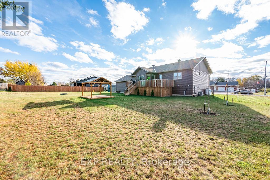 20 Riverdale Street, Whitewater Region, Ontario  K0J 2L0 - Photo 10 - X12902334