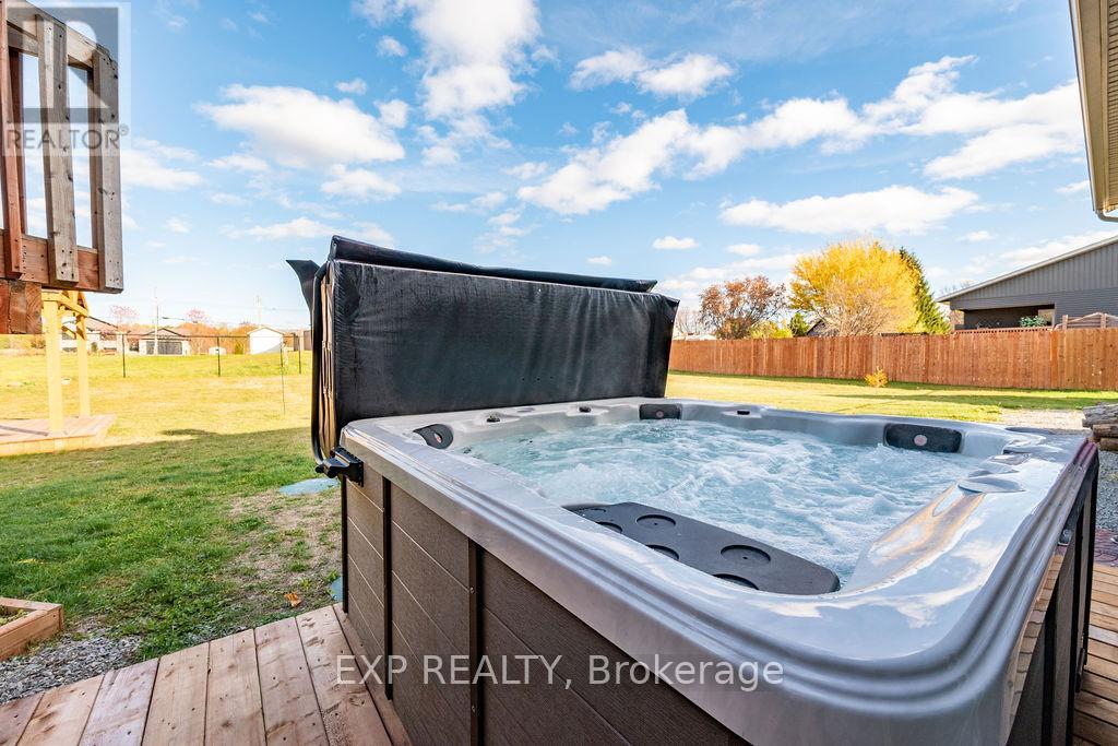 20 Riverdale Street, Whitewater Region, Ontario  K0J 2L0 - Photo 7 - X12902334