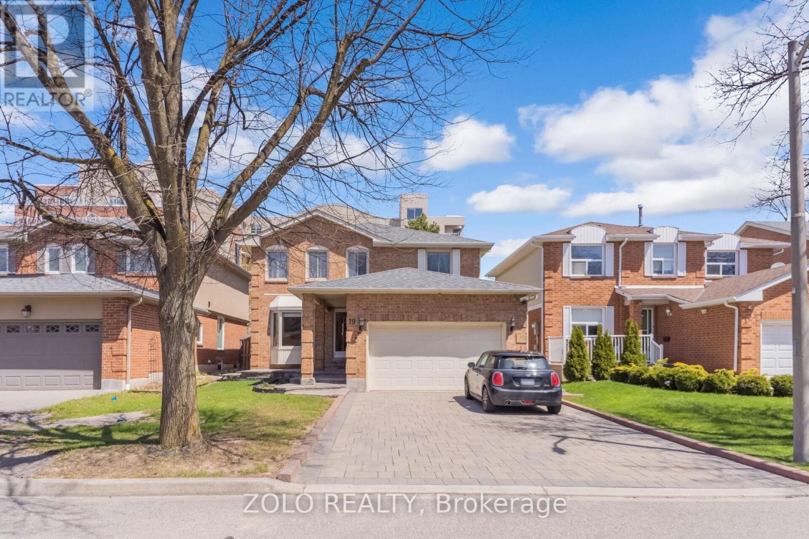 19 HODGSON STREET, Brampton, Ontario