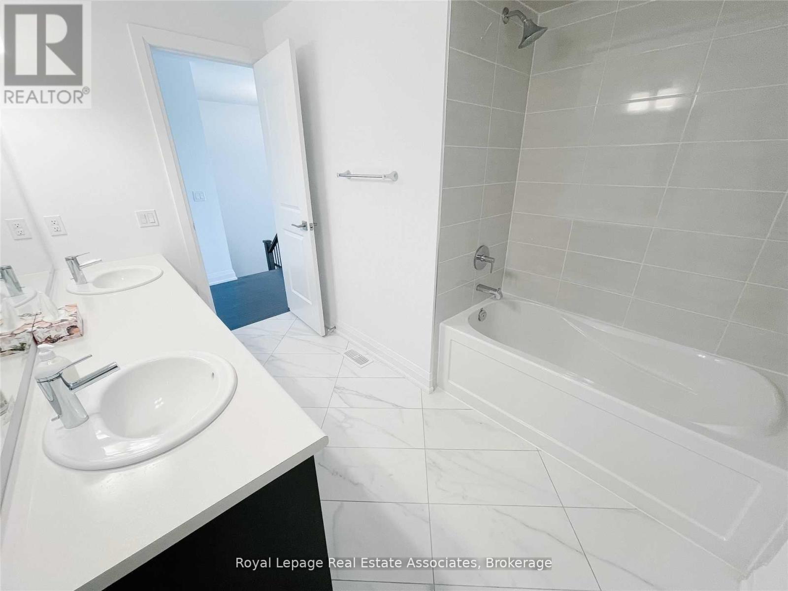 4121 Hillsborough Crescent, Oakville, Ontario  L6H 3P9 - Photo 27 - W13056340