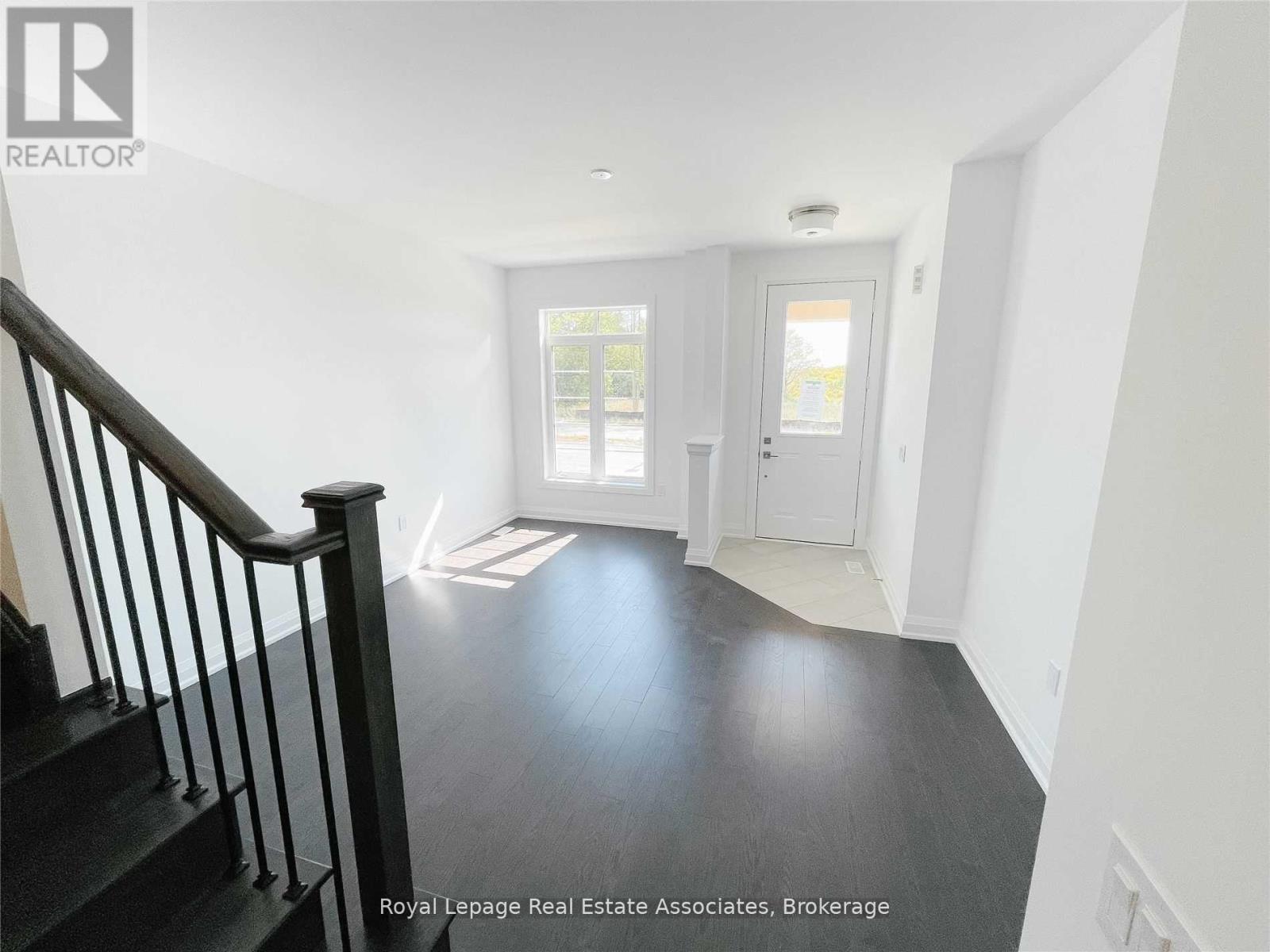 4121 Hillsborough Crescent, Oakville, Ontario  L6H 3P9 - Photo 4 - W13056340