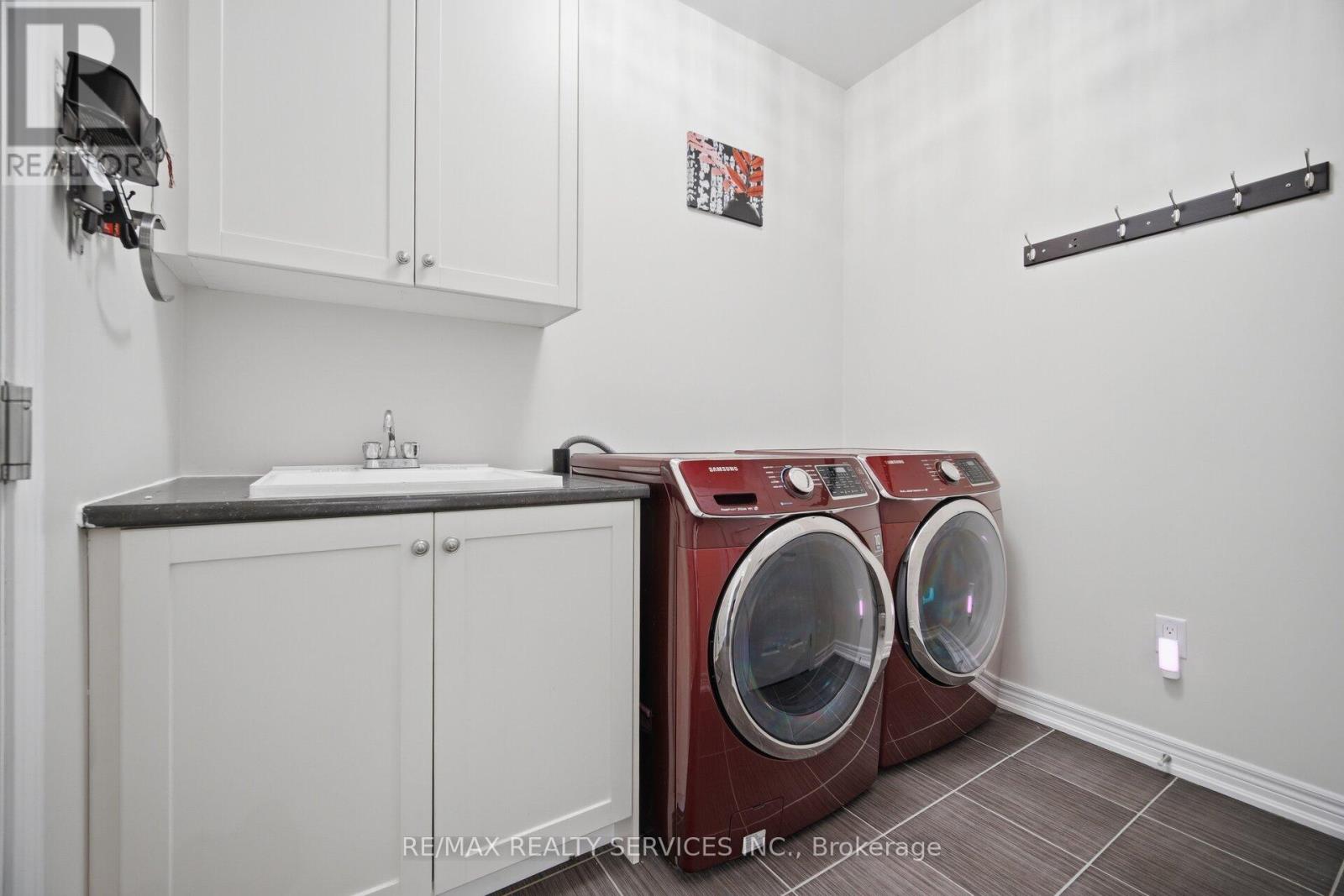 208 Bonnieglen Farm Boulevard, Caledon, Ontario  L7C 3Y3 - Photo 13 - W13056356