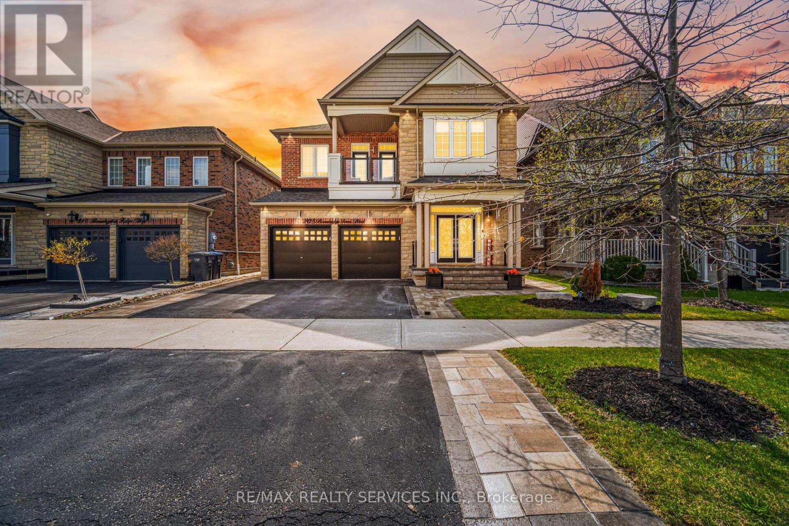 208 Bonnieglen Farm Boulevard, Caledon, Ontario  L7C 3Y3 - Photo 5 - W13056356