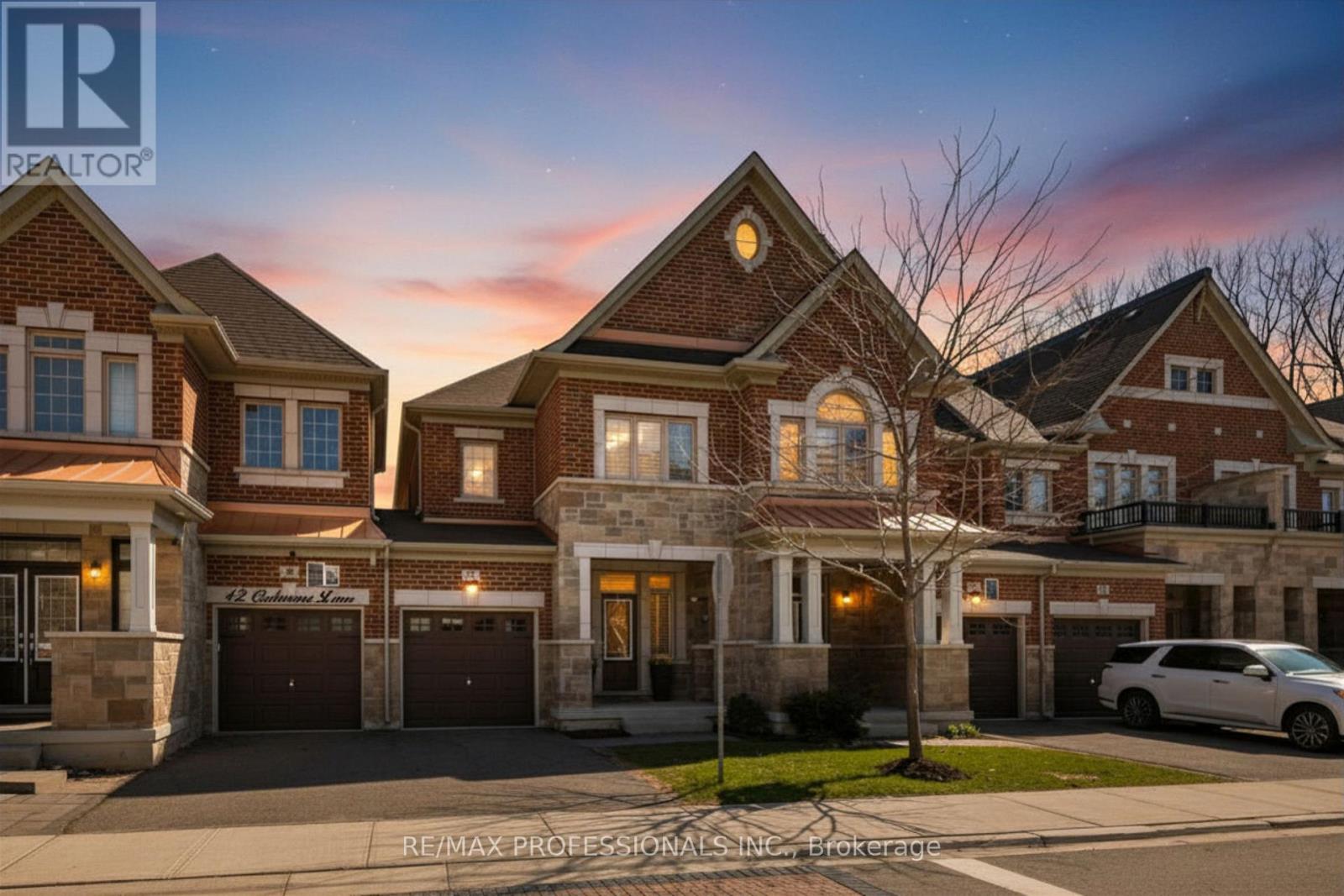 44 Oakmore Lane, Brampton, Ontario  L6Y 6H5 - Photo 2 - W13056372