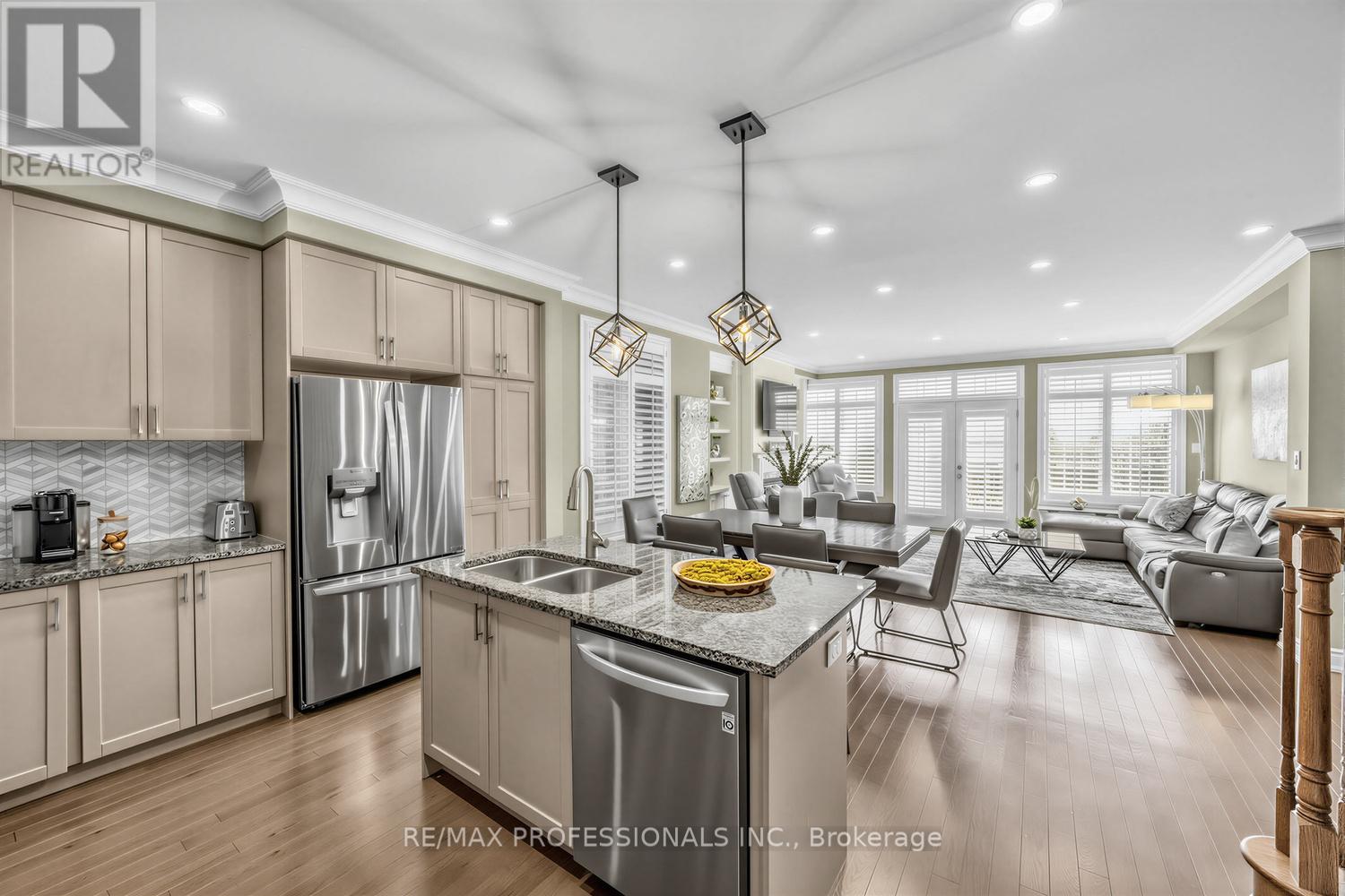 44 Oakmore Lane, Brampton, Ontario  L6Y 6H5 - Photo 5 - W13056372