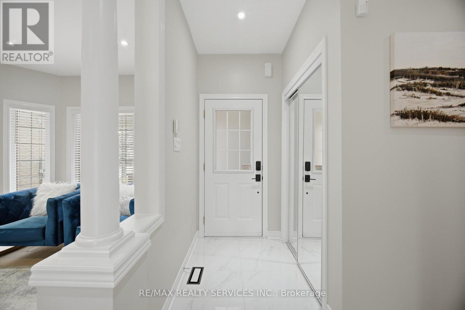 130 Yuile Court, Brampton, Ontario  L6Y 5J5 - Photo 5 - W13056382