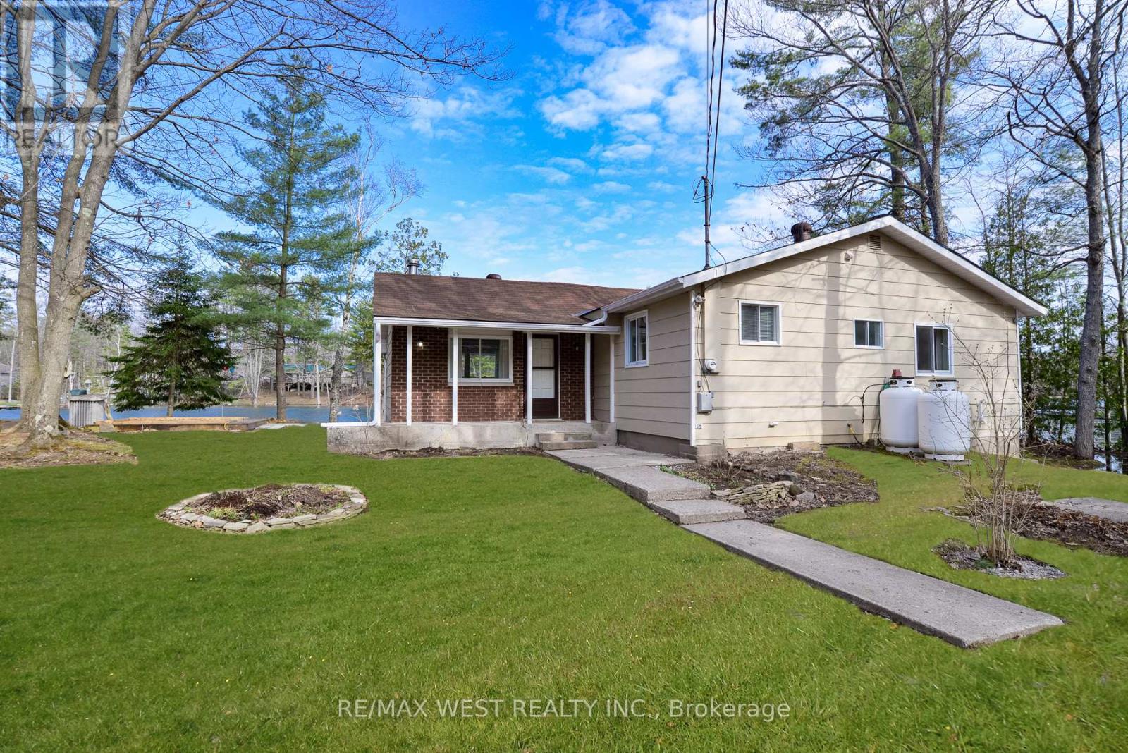 8060 Oakridge Drive, Ramara, Ontario  L0K 2B0 - Photo 4 - S13053612