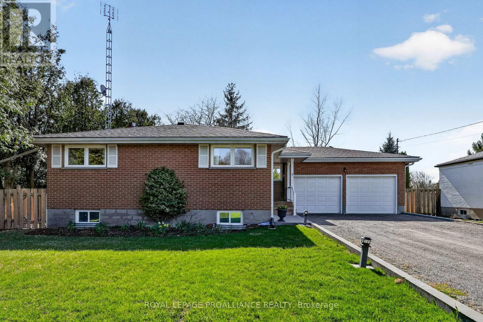 1 Meredith Avenue, Cobourg, Ontario  K9A 4G6 - Photo 2 - X13056412