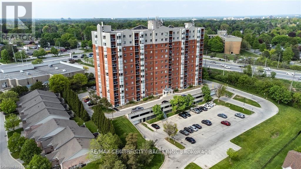 401 - 30 Chapman Court, London North, Ontario  N6G 4Y4 - Photo 2 - X13056460
