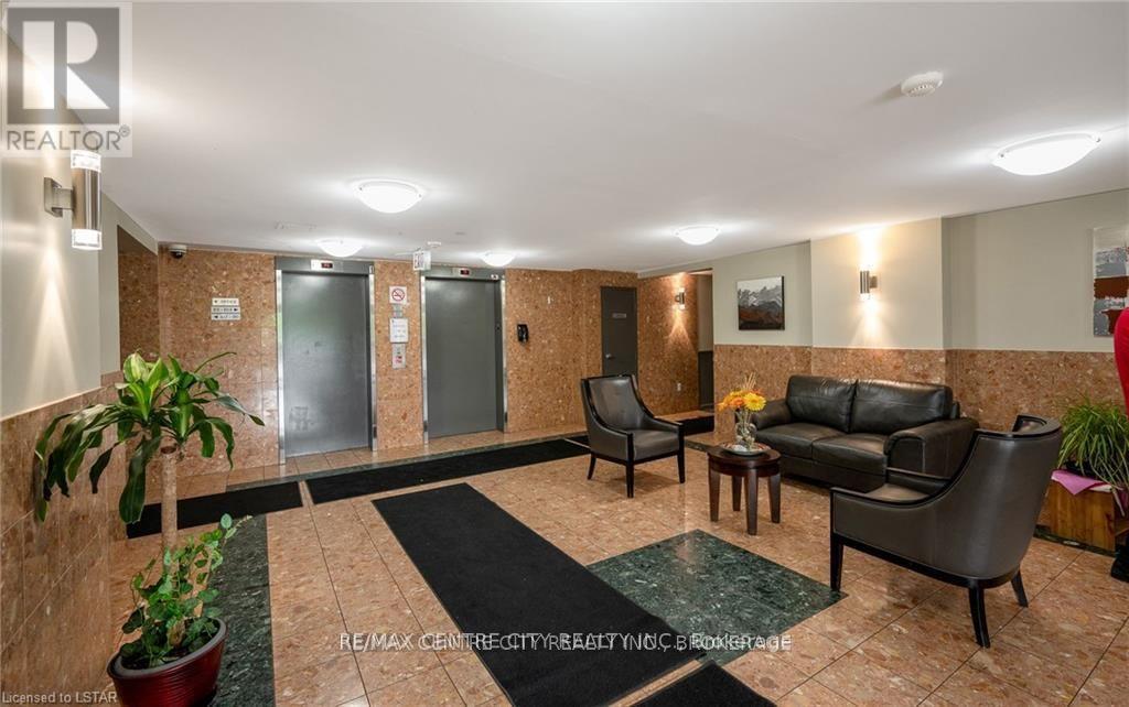 401 - 30 Chapman Court, London North, Ontario  N6G 4Y4 - Photo 4 - X13056460