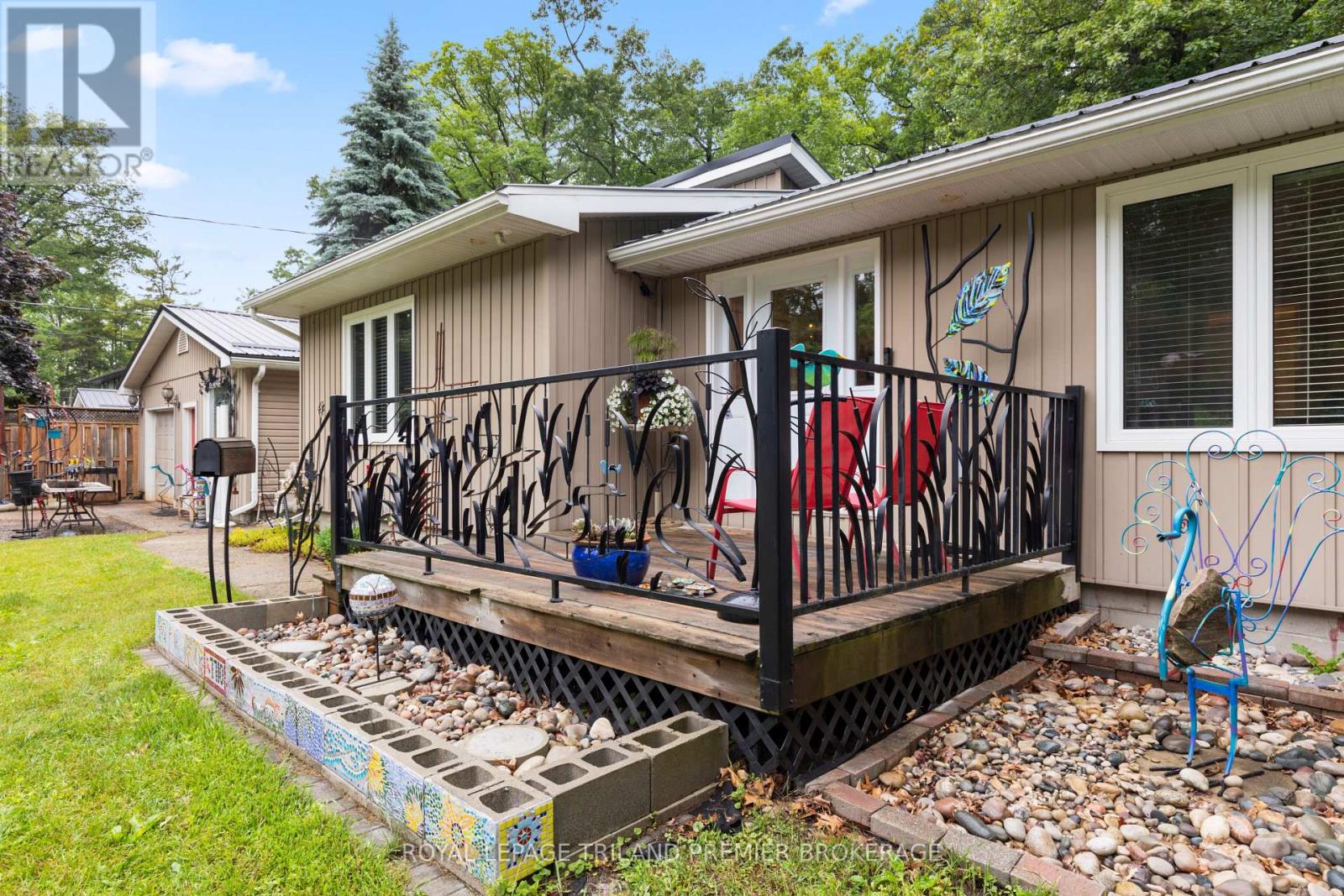 7710 Clayton Street, Lambton Shores, Ontario  N0M 2L0 - Photo 3 - X13056514