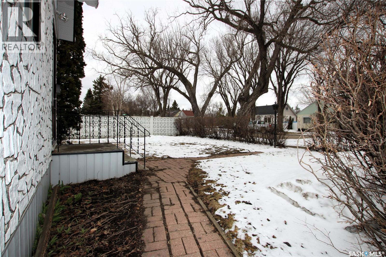 54 James Avenue, Yorkton, Saskatchewan  S3N 2C4 - Photo 2 - SK034001