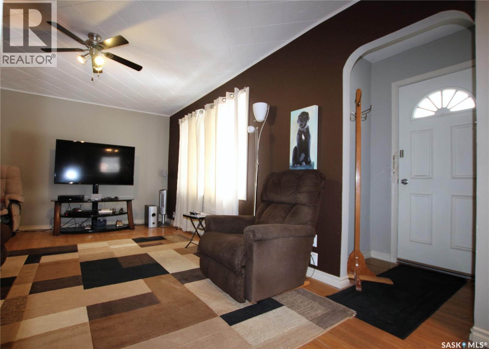 54 James Avenue, Yorkton, Saskatchewan  S3N 2C4 - Photo 3 - SK034001