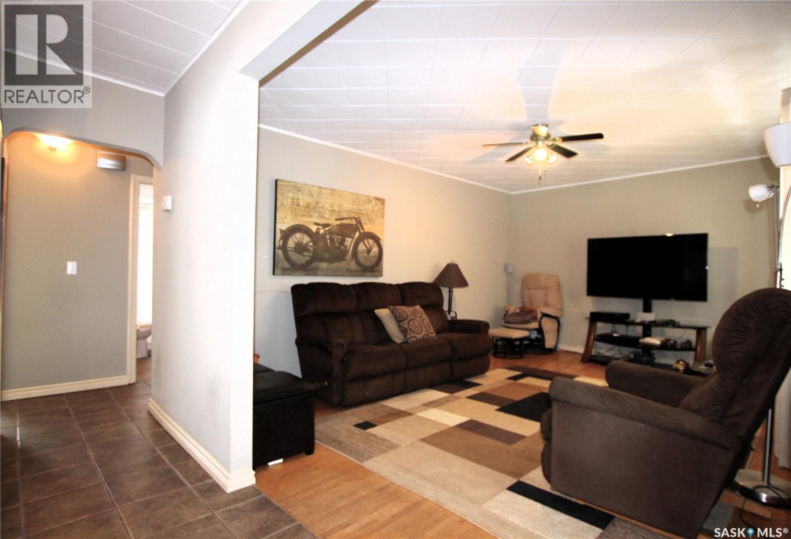 54 James Avenue, Yorkton, Saskatchewan  S3N 2C4 - Photo 7 - SK034001