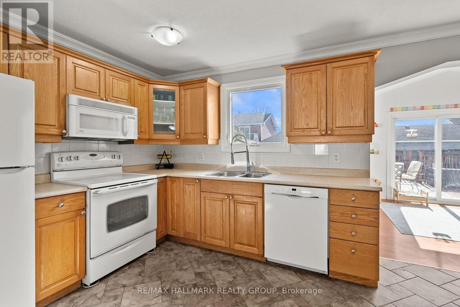 15 Elm Avenue, Russell, Ontario  K4R 1B3 - Photo 7 - X13056484