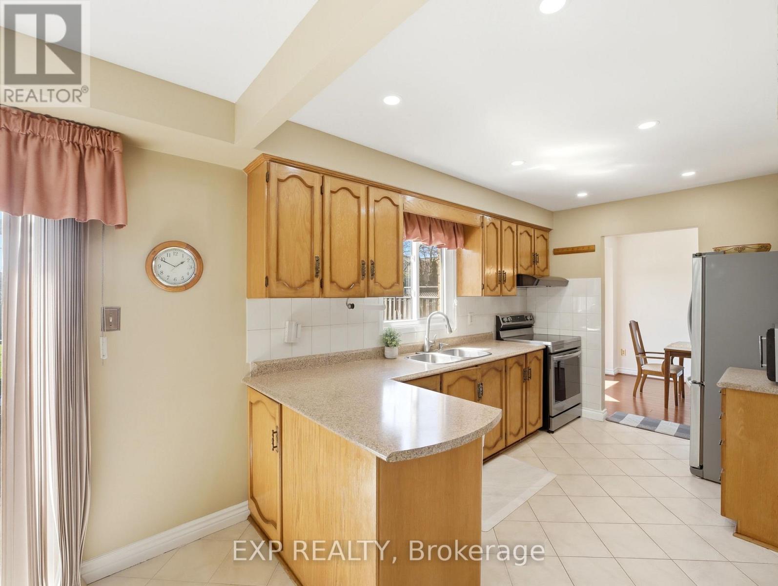 7327 Corrine Crescent, Mississauga, Ontario  L5N 5C4 - Photo 10 - W13056532