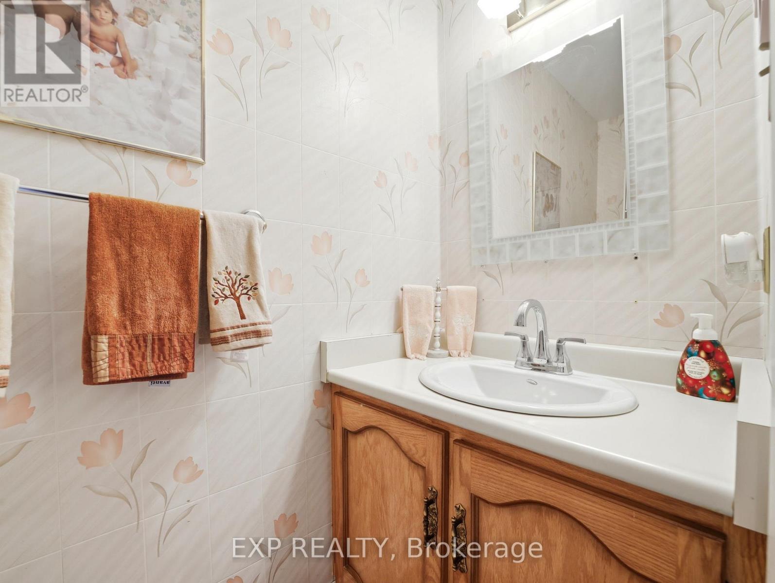 7327 Corrine Crescent, Mississauga, Ontario  L5N 5C4 - Photo 14 - W13056532