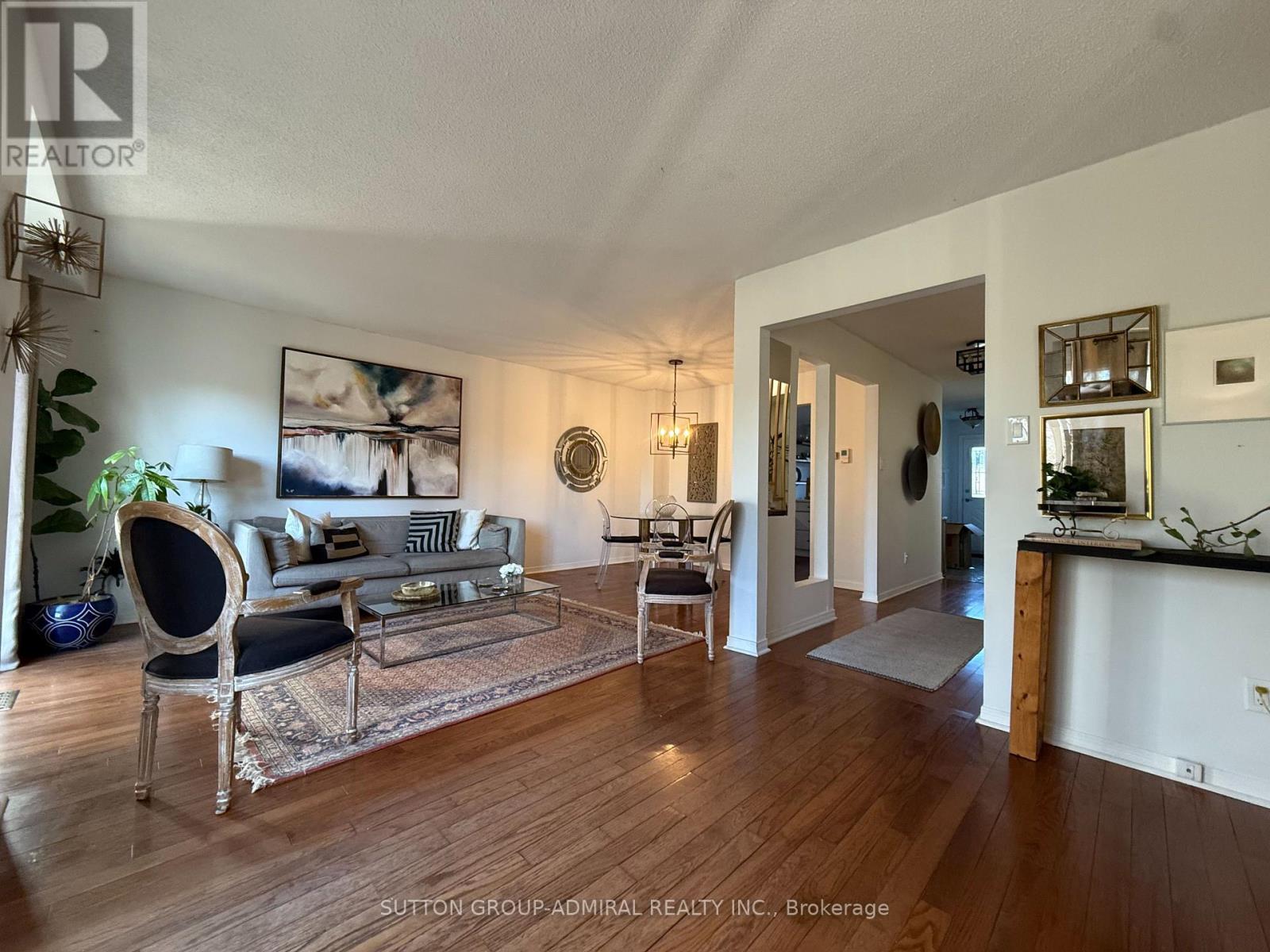 19 Backus Court, Markham, Ontario  L3P 6V6 - Photo 4 - N12968168