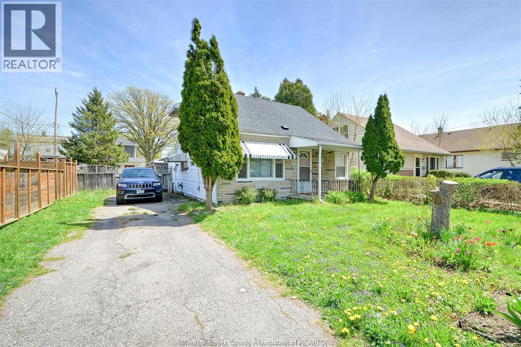 MLS# 26009491: 2354 Highland AVENUE, Windsor, Canada