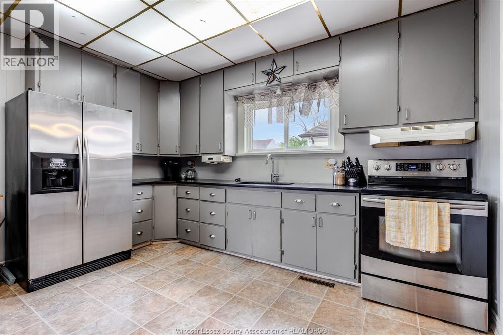 53 Elliott Street, Leamington, Ontario  N8H 3M4 - Photo 3 - 26009438