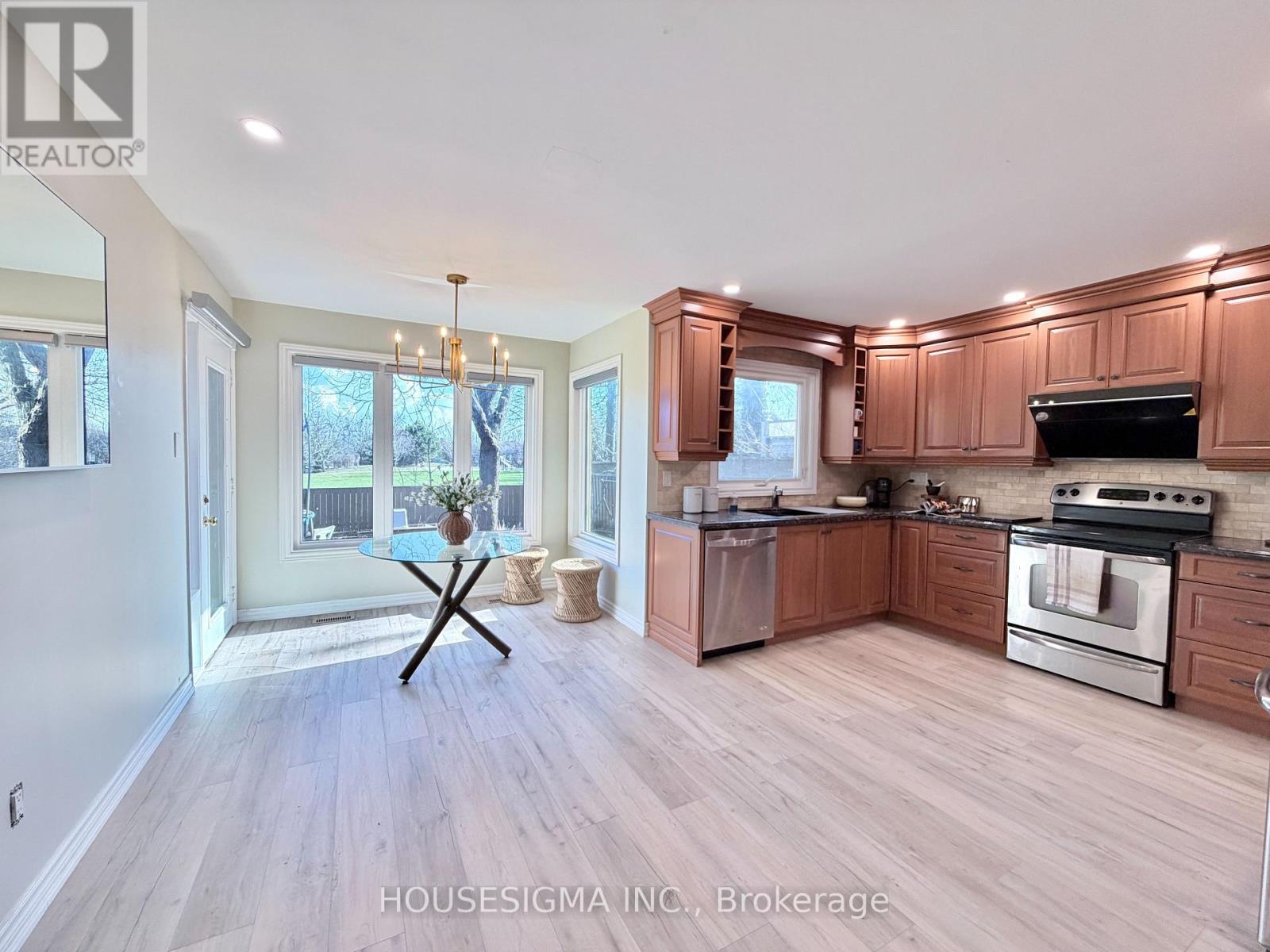 1404 Will Scarlett Drive, Oakville, Ontario  L6J 6S6 - Photo 12 - W13051438