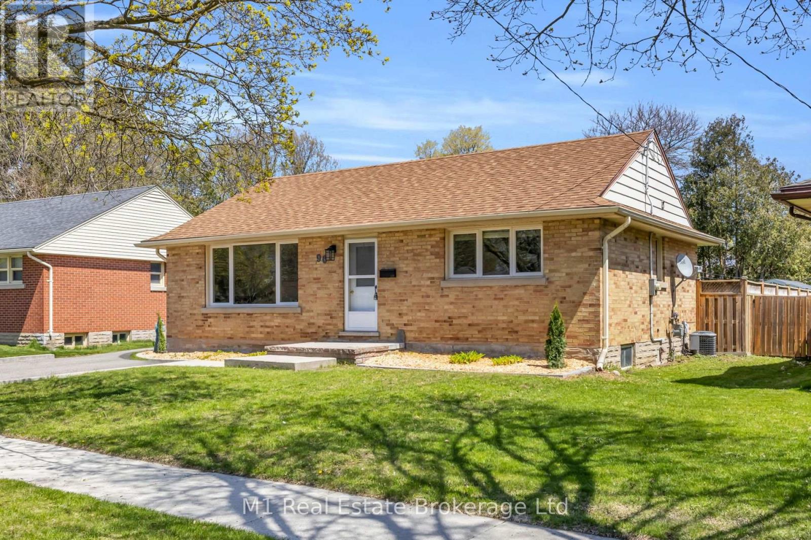 96 Siebert Avenue, Kitchener, Ontario  N2C 2A8 - Photo 2 - X13056464