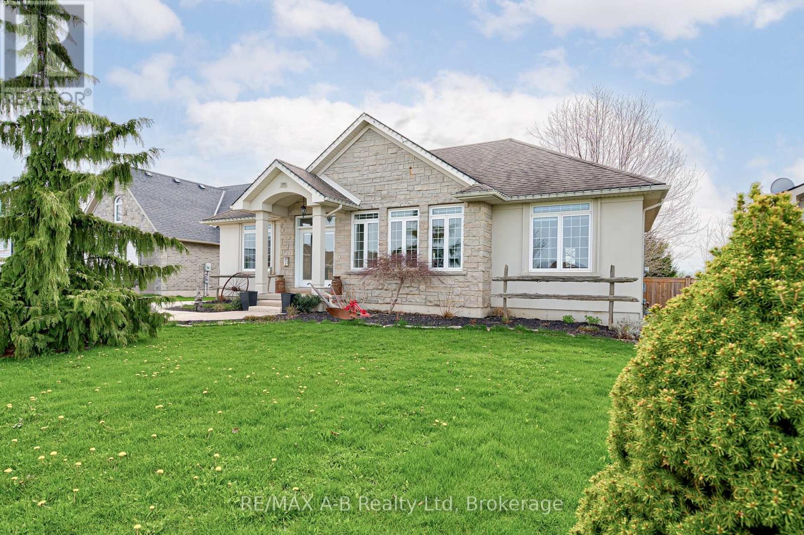 296 Glass Street, St. Marys, Ontario  N4X 1E5 - Photo 2 - X13056550