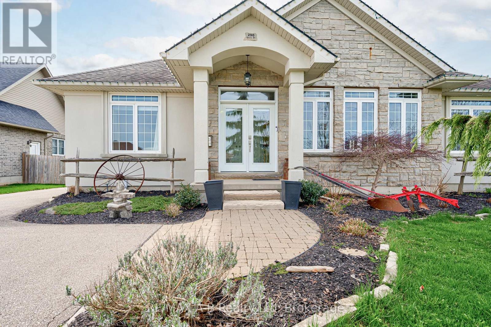 296 Glass Street, St. Marys, Ontario  N4X 1E5 - Photo 3 - X13056550