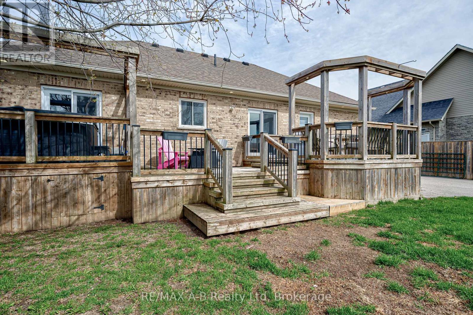 296 Glass Street, St. Marys, Ontario  N4X 1E5 - Photo 34 - X13056550