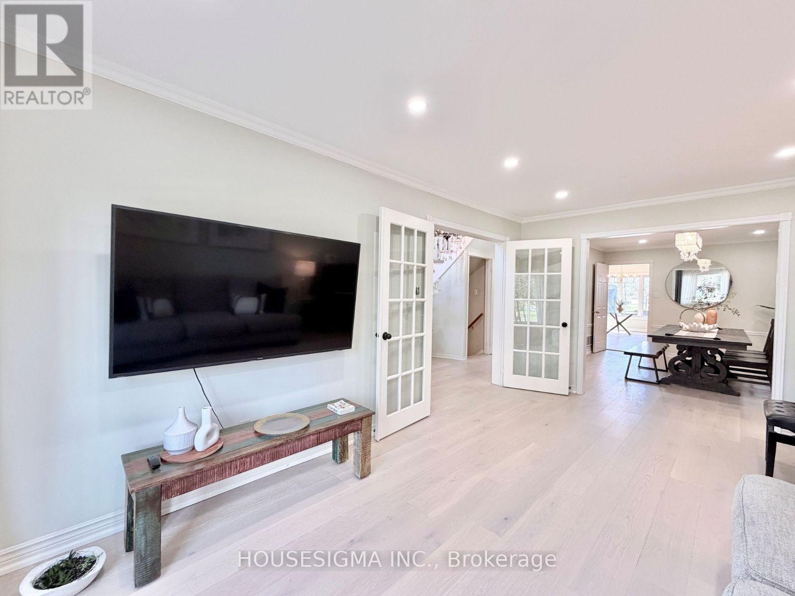 1404 Will Scarlett Drive, Oakville, Ontario  L6J 6S6 - Photo 6 - W13051438