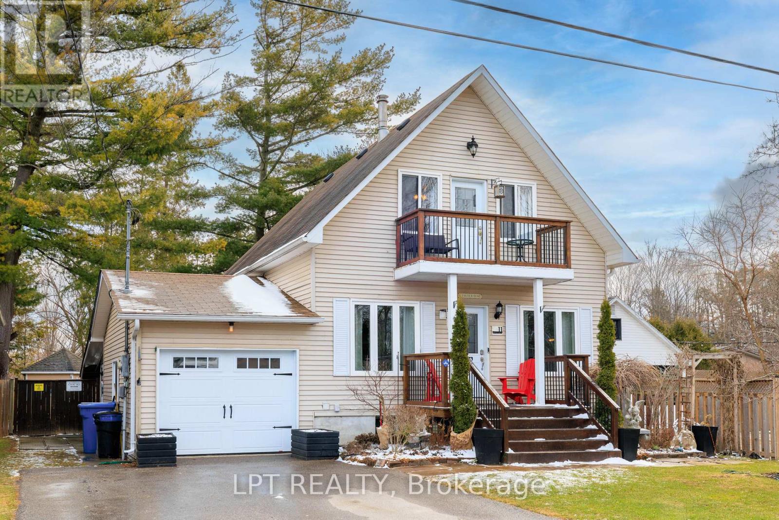 11 Hardwood Drive, Georgina, Ontario  L0E 1L0 - Photo 2 - N13056470