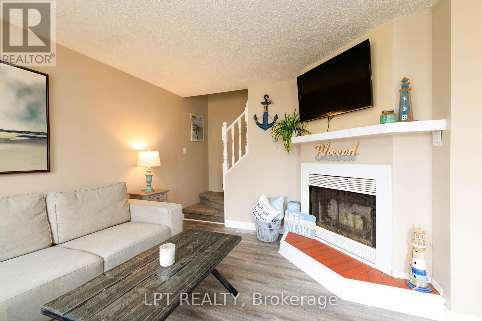 11 Hardwood Drive, Georgina, Ontario  L0E 1L0 - Photo 7 - N13056470