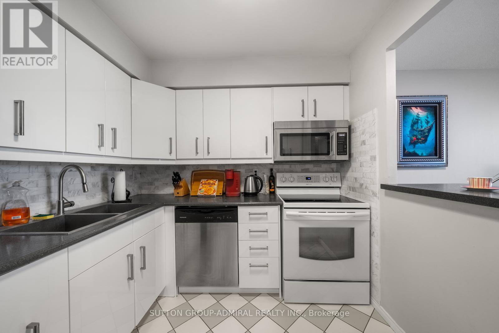 1103 - 81 Townsgate Drive, Vaughan (Crestwood-Springfarm-Yorkhill), Ontario  L4J 8E6 - Photo 3 - N13056542