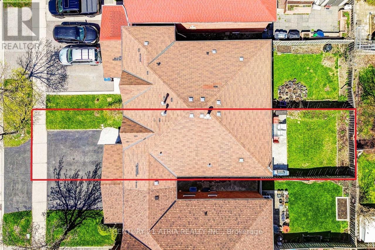 5699 Talaton Trail, Mississauga, Ontario  L5R 3N6 - Photo 2 - W13056398