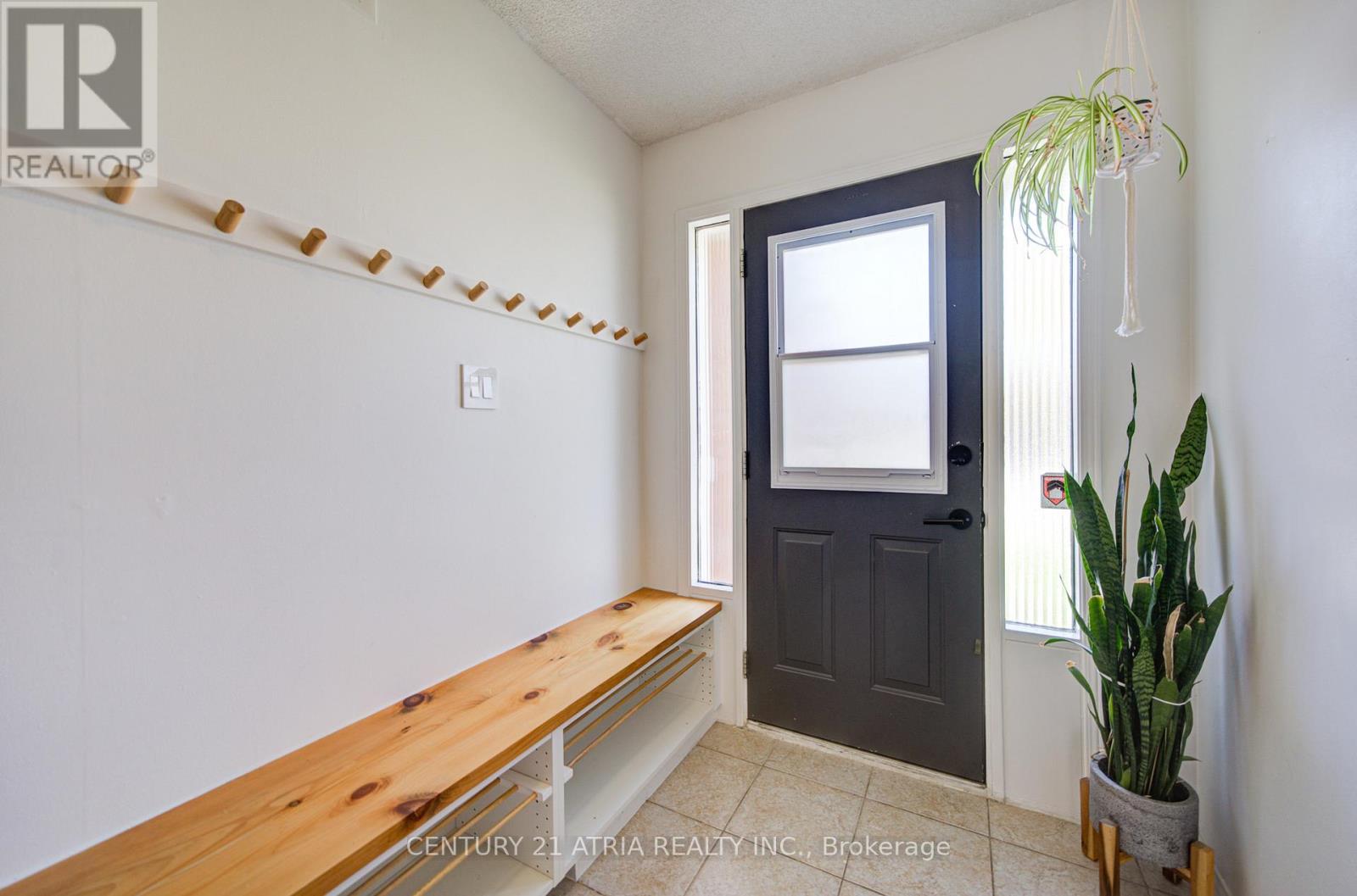 5699 Talaton Trail, Mississauga, Ontario  L5R 3N6 - Photo 7 - W13056398