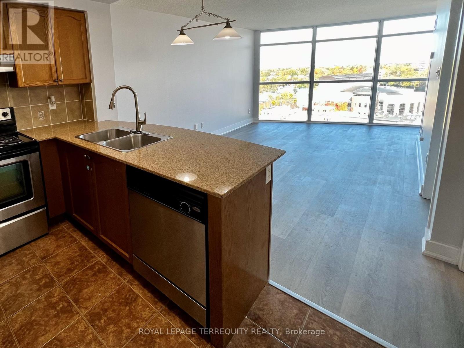 1203 - 9 George Street N, Brampton, Ontario  L6X 0T6 - Photo 4 - W13056444