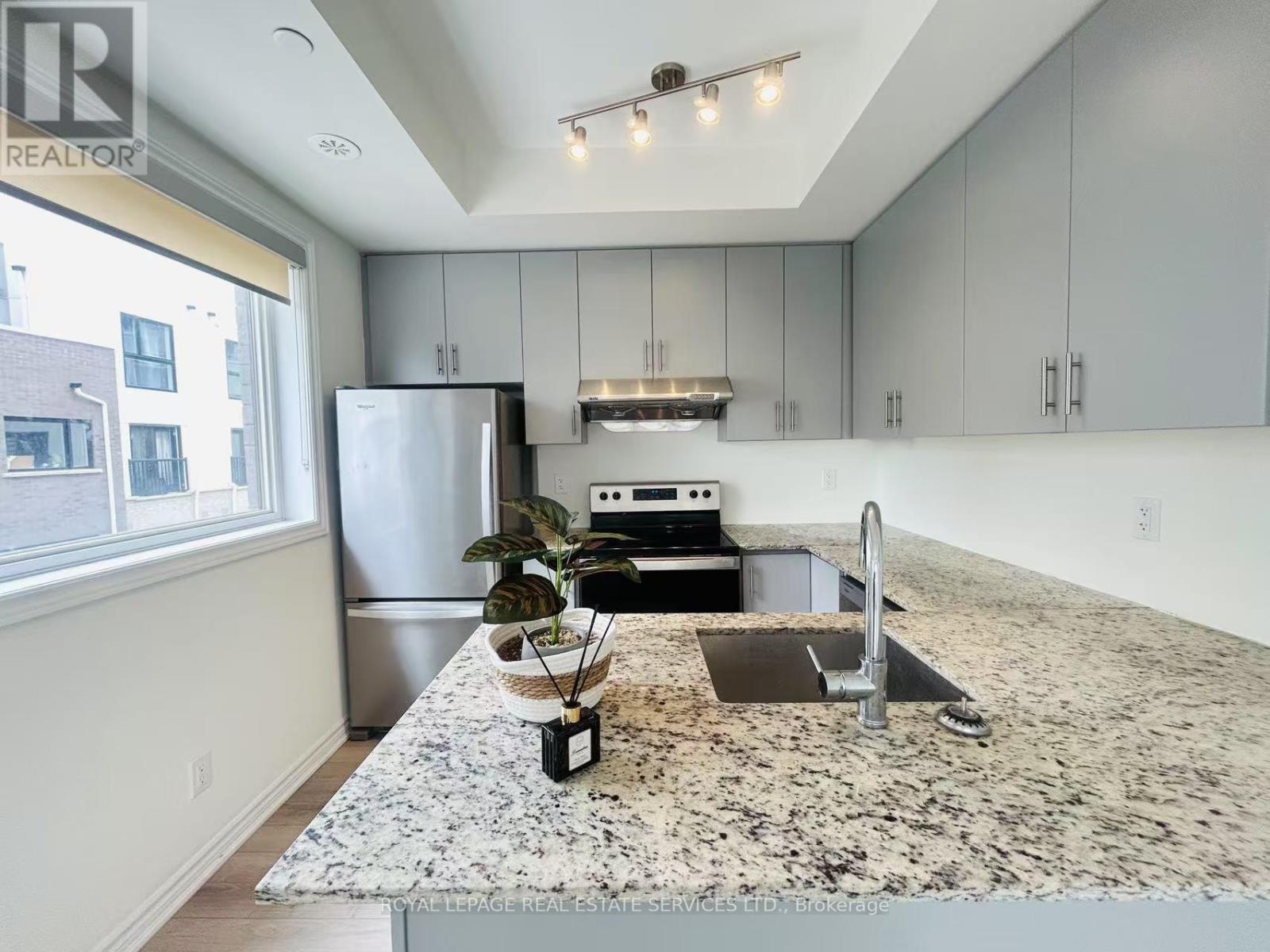 330 - 349 Wheat Boom Drive, Oakville, Ontario  L6H 7X5 - Photo 2 - W13056450