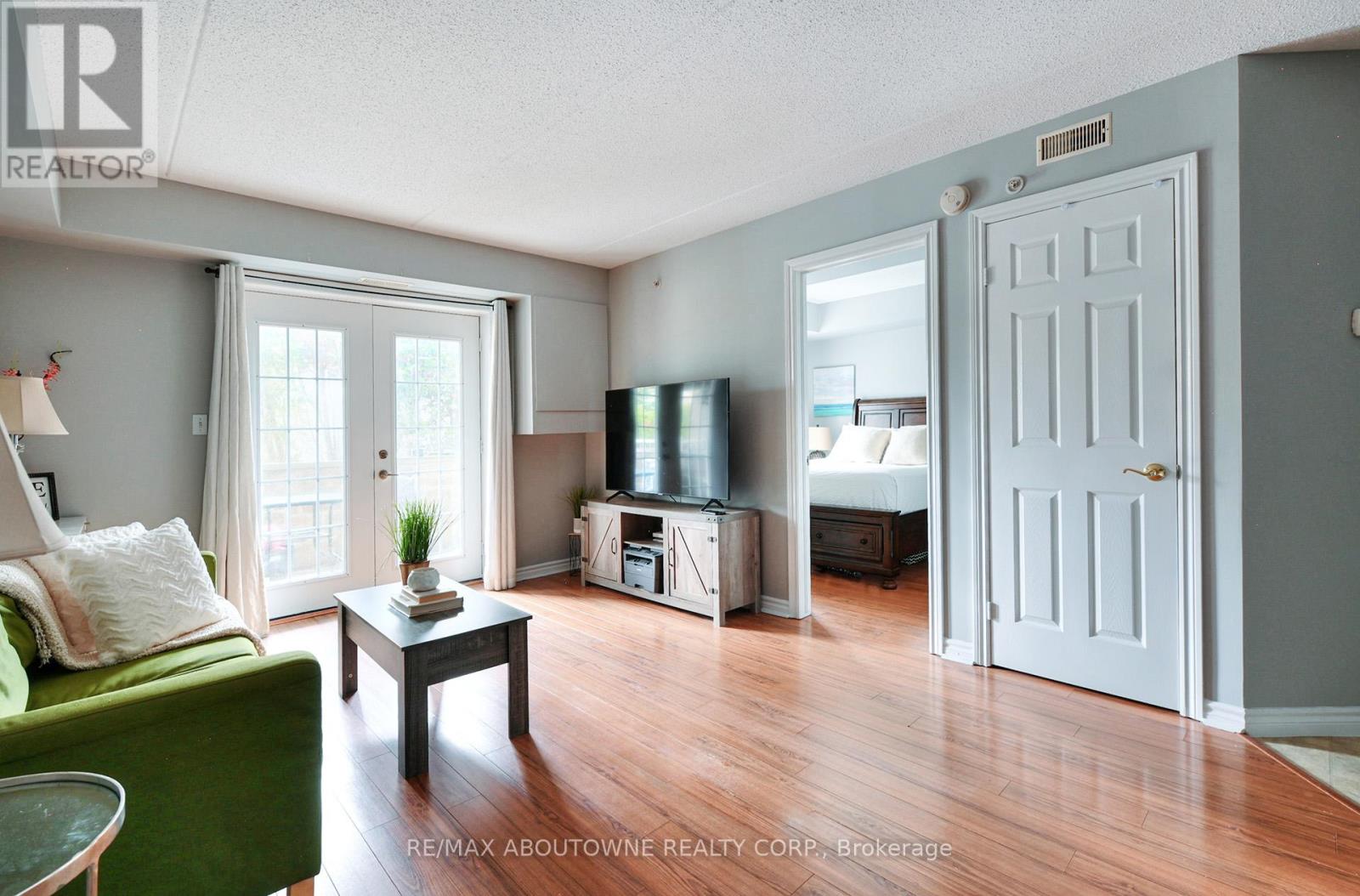 104 - 1470 Bishops Gate, Oakville, Ontario  L6M 4N2 - Photo 2 - W13056454